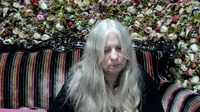 Snapshot of mariabelladonna chatting on 12.03.25 mariabelladonna online show from 12.03.25