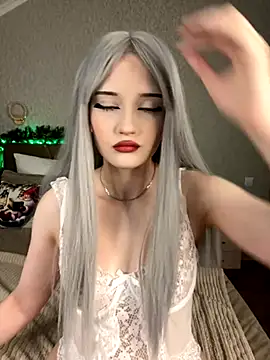 Snapshot of YunnaTyan chatting on 11.27.25 YunnaTyan online show from 11.27.25