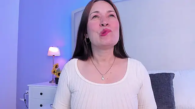 Snapshot of helen_larkin chatting on 02.24.26 helen larkin online show from 02.24.26