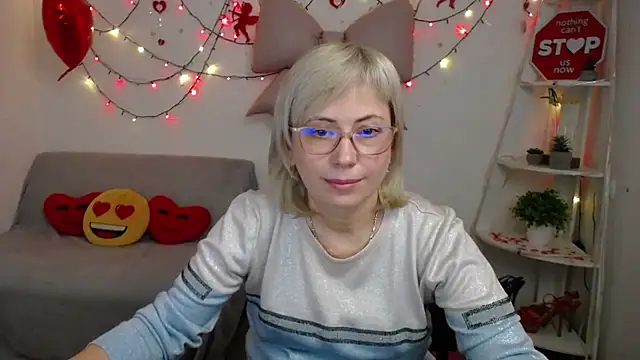 Snapshot of LaurenWishy chatting on 02.10.26 LaurenWishy online show from 02.10.26