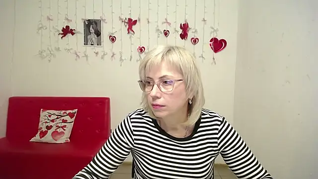 Snapshot of LaurenWishy chatting on 02.13.26 LaurenWishy online show from 02.13.26