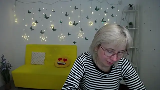 Snapshot of LaurenWishy chatting on 02.21.26 LaurenWishy online show from 02.21.26