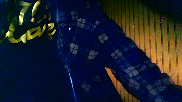 Snapshot of SeductiveIce69 chatting on 12.20.25 SeductiveIce69 online show from 12.20.25