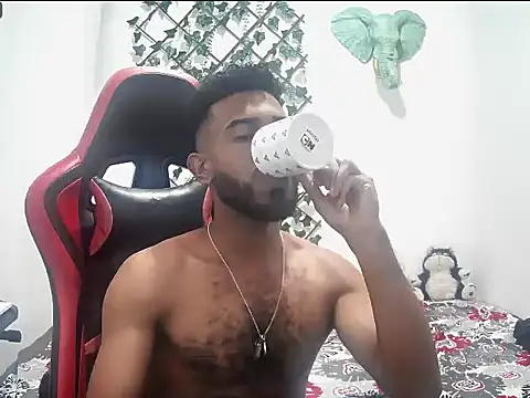 Snapshot of alberthot11 chatting on 12.04.25 alberthot11 online show from 12.04.25