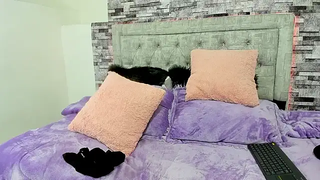 Snapshot of Anny_willians chatting on 11.25.25 Anny willians online show from 11.25.25