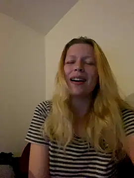 Snapshot of LexiSlimVIbe chatting on 12.13.25 LexiSlimVIbe online show from 12.13.25