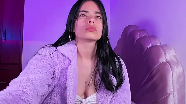 Snapshot of BelleVaal chatting on 11.28.25 BelleVaal online show from 11.28.25