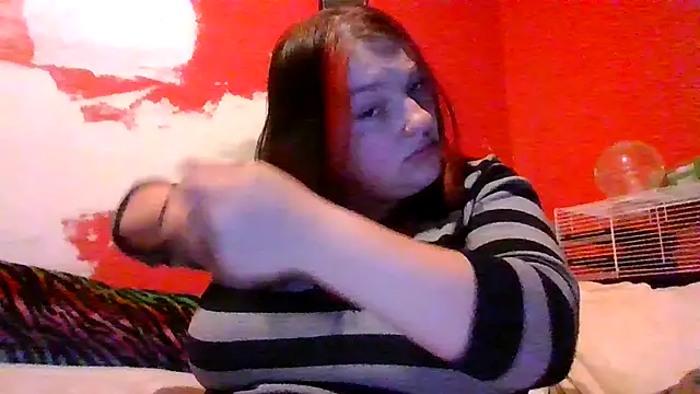 Snapshot of living420 chatting on 12.04.25 living420 online show from 12.04.25