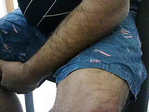 Snapshot of blue_roy chatting on 12.01.25 blue roy online show from 12.01.25