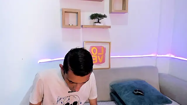 Lia Steven online show from 11.24.25