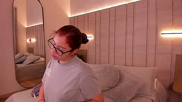 Zoe Mendez online show from 02.10.26