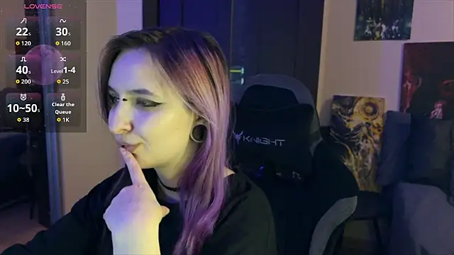 Snapshot of lavender_monster chatting on 02.08.26 lavender monster online show from 02.08.26