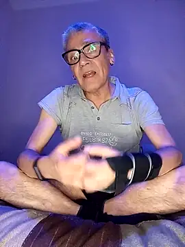 Snapshot of BCNBOTTOM chatting on 12.18.25 BCNBOTTOM online show from 12.18.25