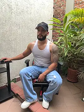 Snapshot of Mike_savage3 chatting on 11.25.25 Mike savage3 online show from 11.25.25