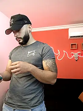 Snapshot of Mike_savage3 chatting on 11.26.25 Mike savage3 online show from 11.26.25