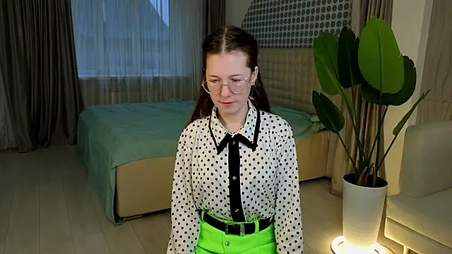 MiraFenech online show from 12.03.25