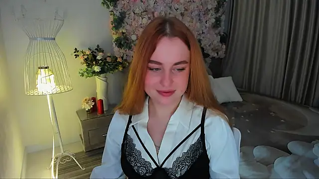 Snapshot of AirySilhouette chatting on 11.23.25 AirySilhouette online show from 11.23.25