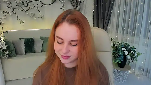 Snapshot of AirySilhouette chatting on 11.27.25 AirySilhouette online show from 11.27.25