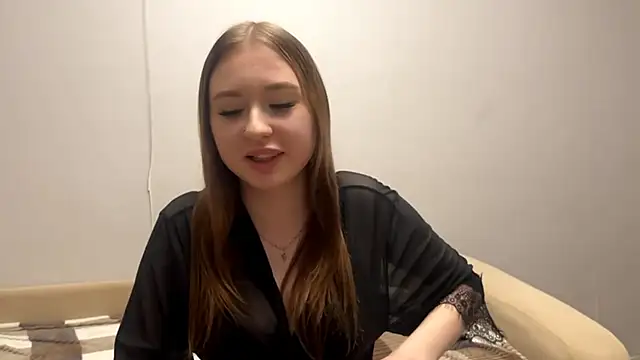 Snapshot of DivaRay chatting on 11.28.25 DivaRay online show from 11.28.25