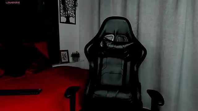 Snapshot of Ostin_Saints chatting on 11.27.25 Ostin Saints online show from 11.27.25