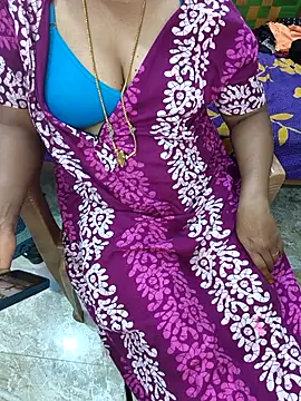 Snapshot of Gajalakshmi chatting on 11.30.25 Gajalakshmi online show from 11.30.25