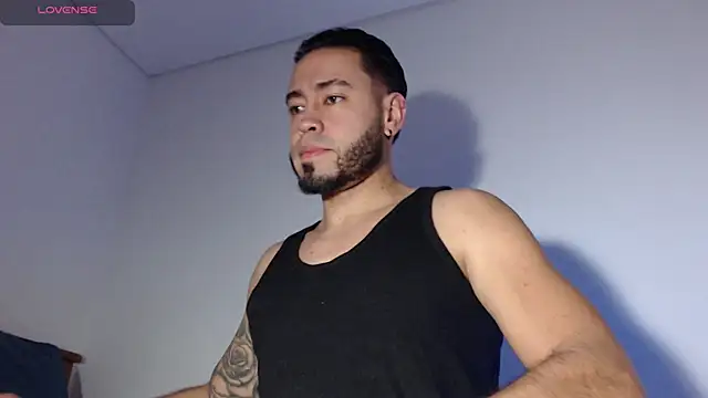 Snapshot of MikeSantoss1 chatting on 12.05.25 MikeSantoss1 online show from 12.05.25