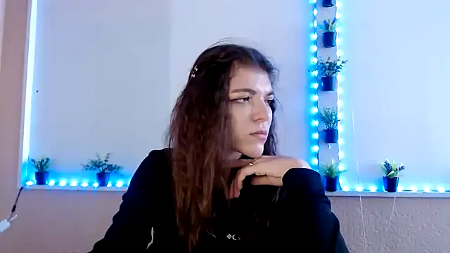 Snapshot of Sweeet_Emilyy chatting on 11.25.25 Sweeet Emilyy online show from 11.25.25