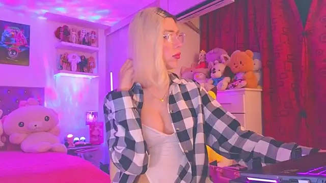 MadamBarbiee online show from 11.28.25