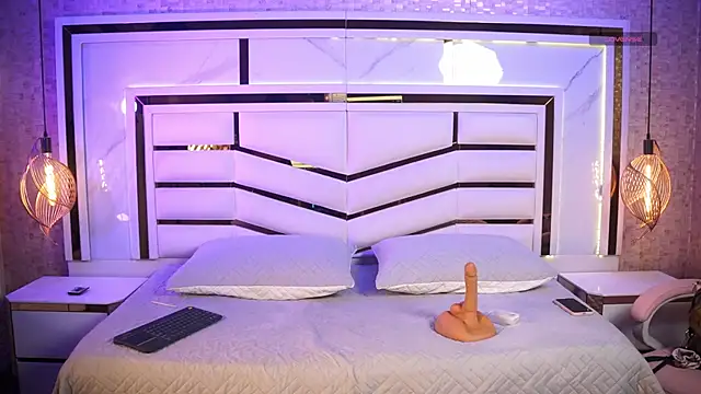 Snapshot of luciana_agudelo chatting on 12.18.25 luciana agudelo online show from 12.18.25