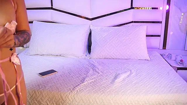 Snapshot of luciana_agudelo chatting on 12.20.25 luciana agudelo online show from 12.20.25