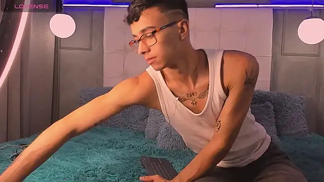 Smile KAI 16 online show from 11.28.25