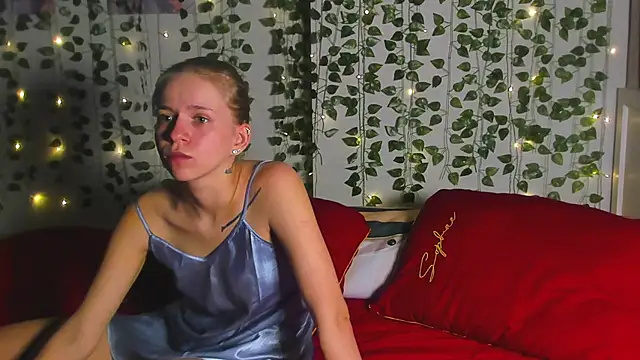 Snapshot of Cute_Beautiful_Princess chatting on 12.03.25 Cute Beautiful Princess online show from 12.03.25