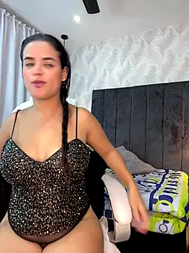 Snapshot of Aria_Kitty chatting on 11.24.25 Aria Kitty online show from 11.24.25