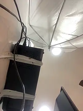 Snapshot of Aria_Kitty chatting on 11.30.25 Aria Kitty online show from 11.30.25