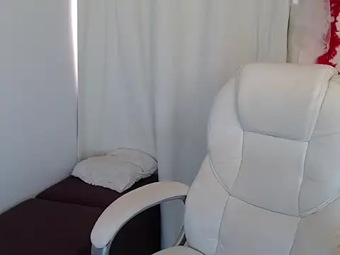 Snapshot of Perla_2026 chatting on 12.03.25 Perla 2026 online show from 12.03.25