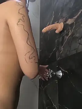 Snapshot of little_xioo_ chatting on 11.28.25 little xioo online show from 11.28.25