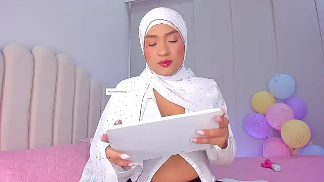 Amira-Zahra online show from 05.12.26