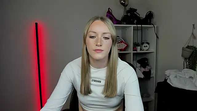 EvelynBlond online show from 04.10.26