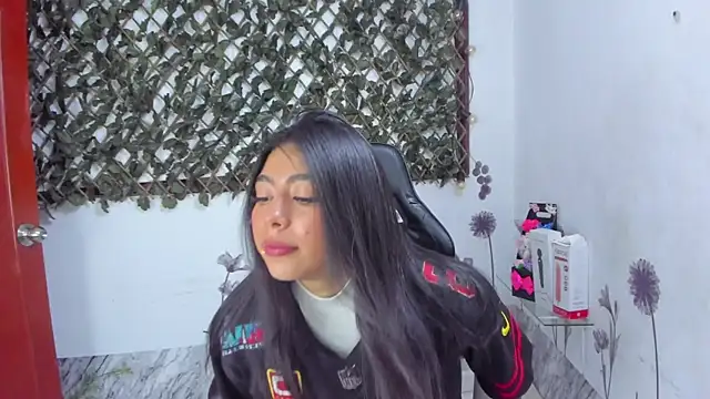 NaommiCampbell online show from 11.21.25