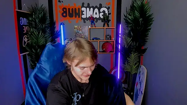 Snapshot of DonaldWoon chatting on 12.02.25 DonaldWoon online show from 12.02.25