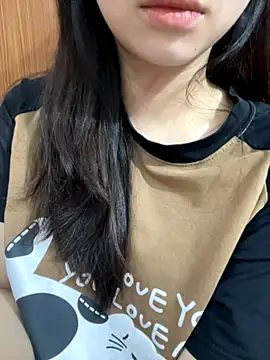 Snapshot of XndSeraphina chatting on 11.21.25 XndSeraphina online show from 11.21.25