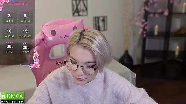 Snapshot of Megan_Lora chatting on 11.22.25 Megan Lora online show from 11.22.25