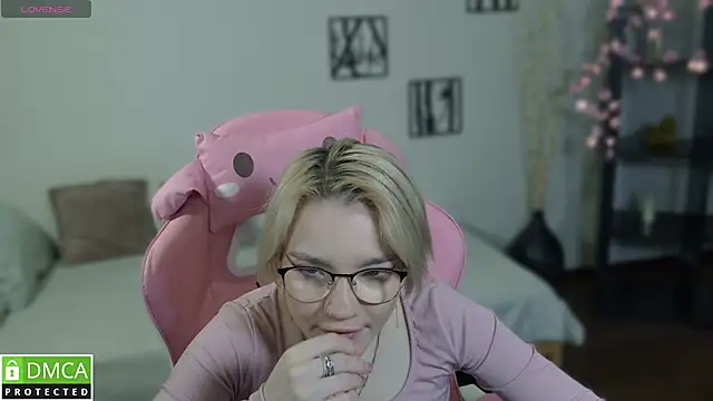 Megan Lora online show from 12.02.25