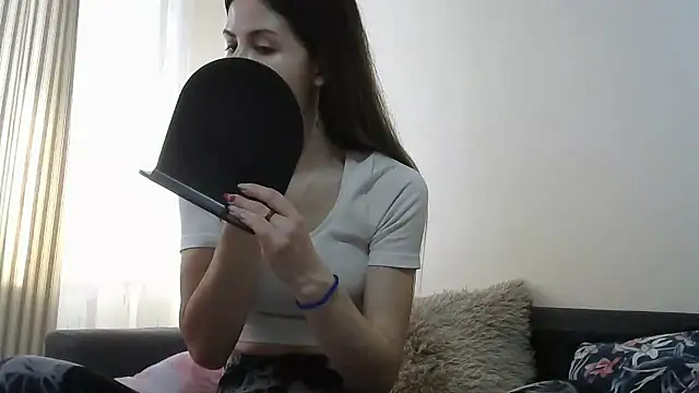 Snapshot of Erii18 chatting on 01.17.26 Erii18 online show from 01.17.26