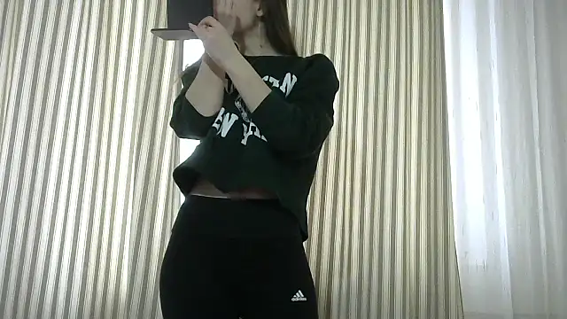 Snapshot of Erii18 chatting on 02.04.26 Erii18 online show from 02.04.26