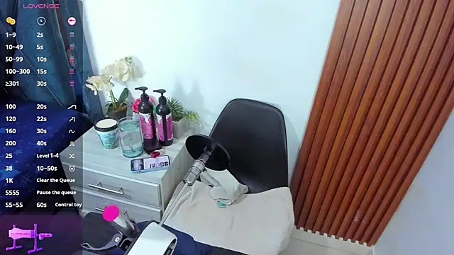 Snapshot of Latina_candy01 chatting on 12.15.25 Latina candy01 online show from 12.15.25