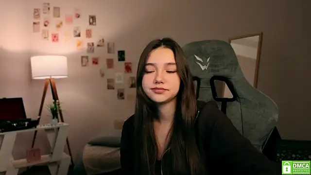 Snapshot of Vexorine chatting on 12.03.25 Vexorine online show from 12.03.25