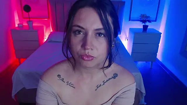 Snapshot of Alice_Sinclair_ chatting on 12.03.25 Alice Sinclair online show from 12.03.25