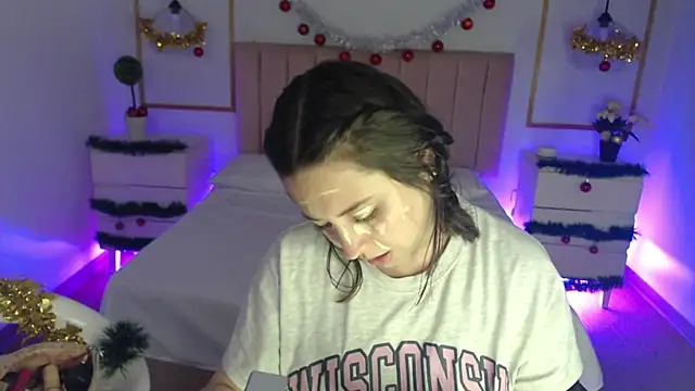 Snapshot of Alice_Sinclair_ chatting on 12.19.25 Alice Sinclair online show from 12.19.25