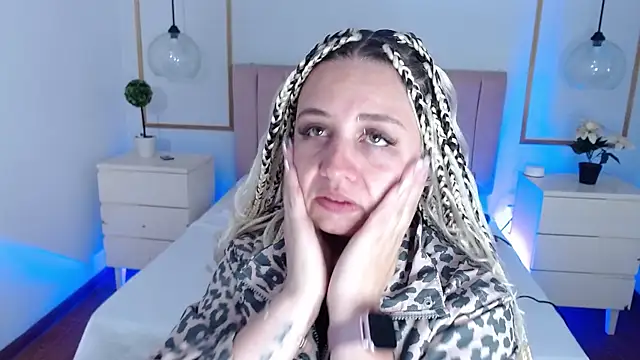 Snapshot of Alice_Sinclair_ chatting on 01.13.26 Alice Sinclair online show from 01.13.26